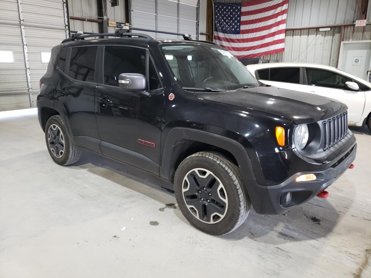 2017 Jeep Renegade Trailhawk - Image 4