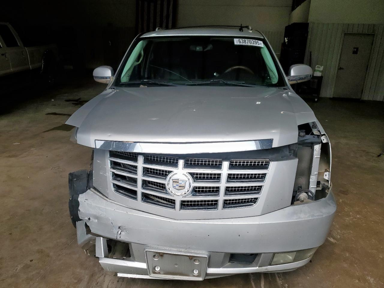 2011 Cadillac Escalade Esv Premium - Image 5