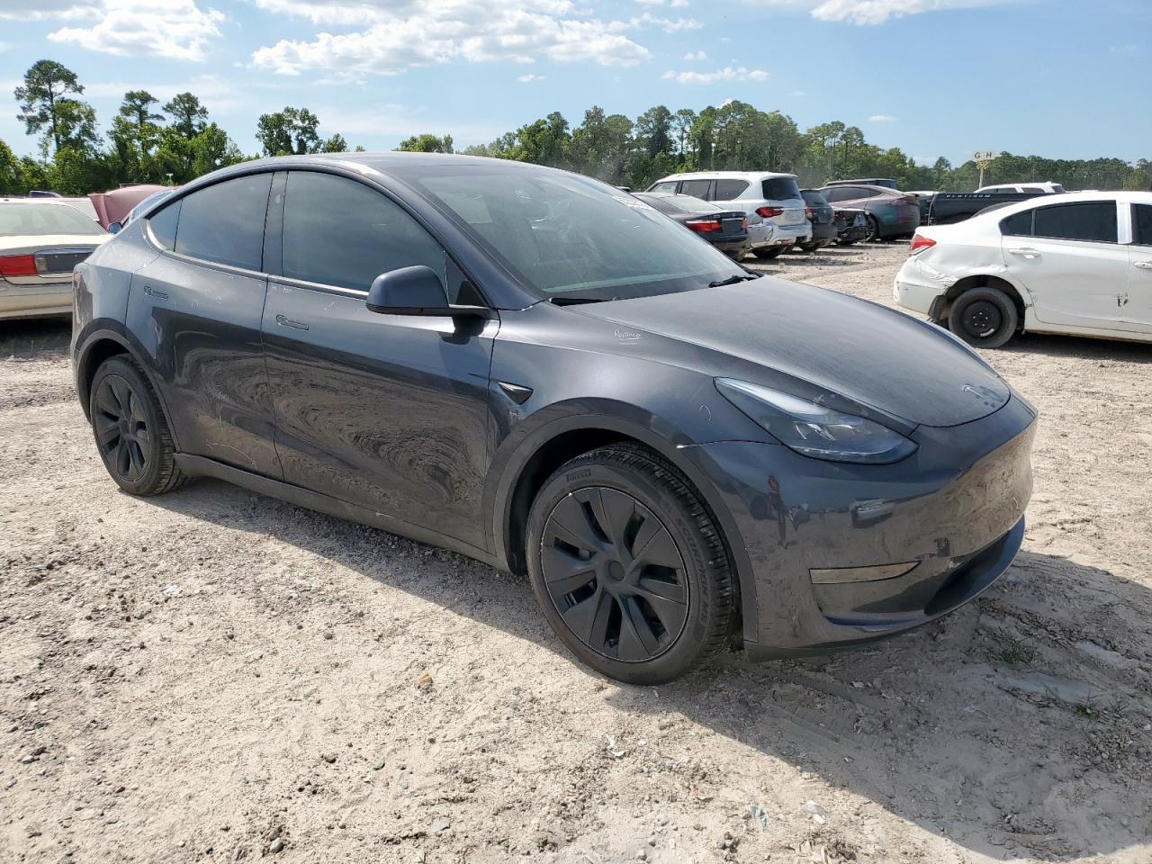 2025 Tesla Model Y - Фото 4