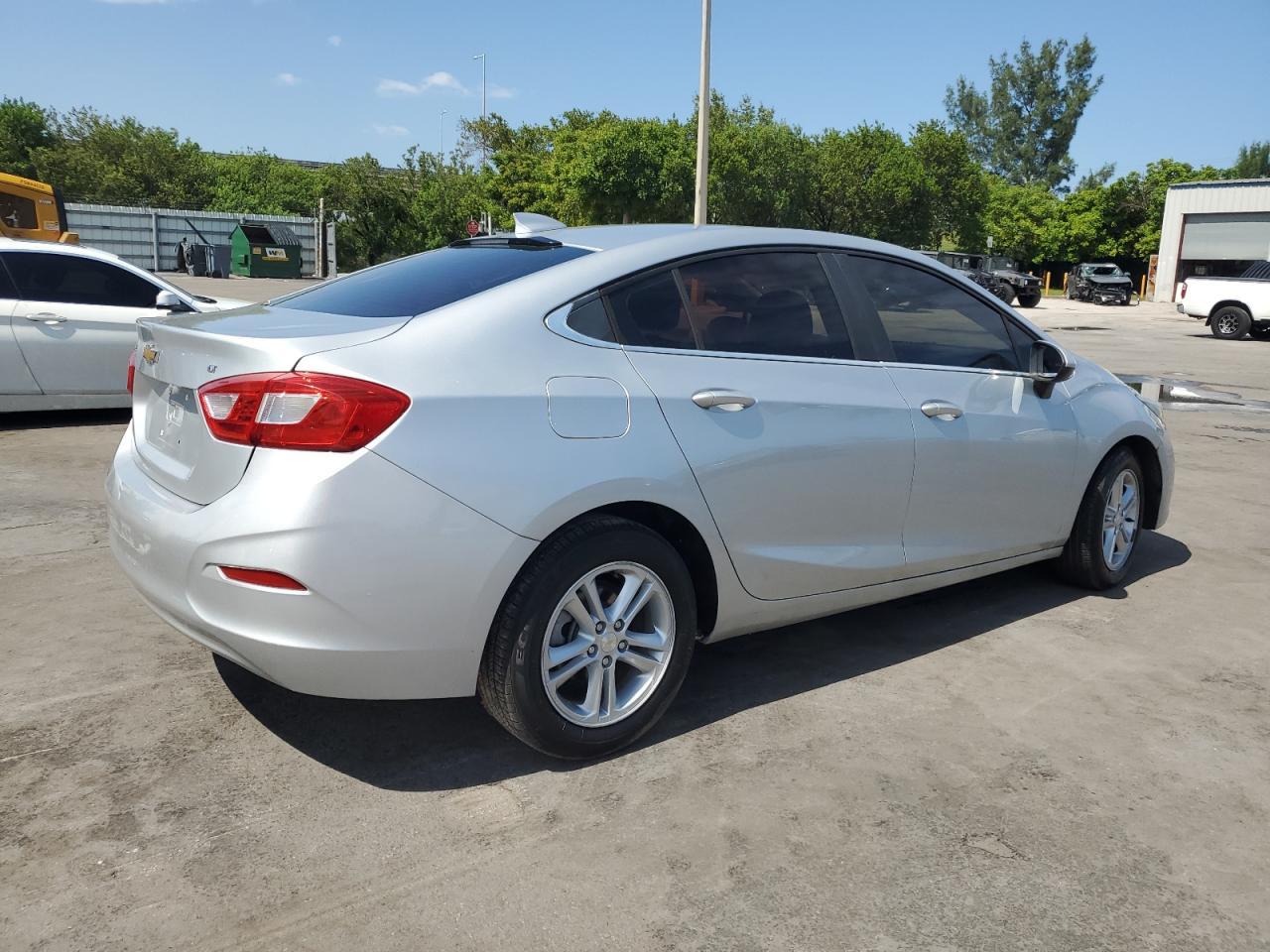 2017 Chevrolet Cruze Lt - Image 3