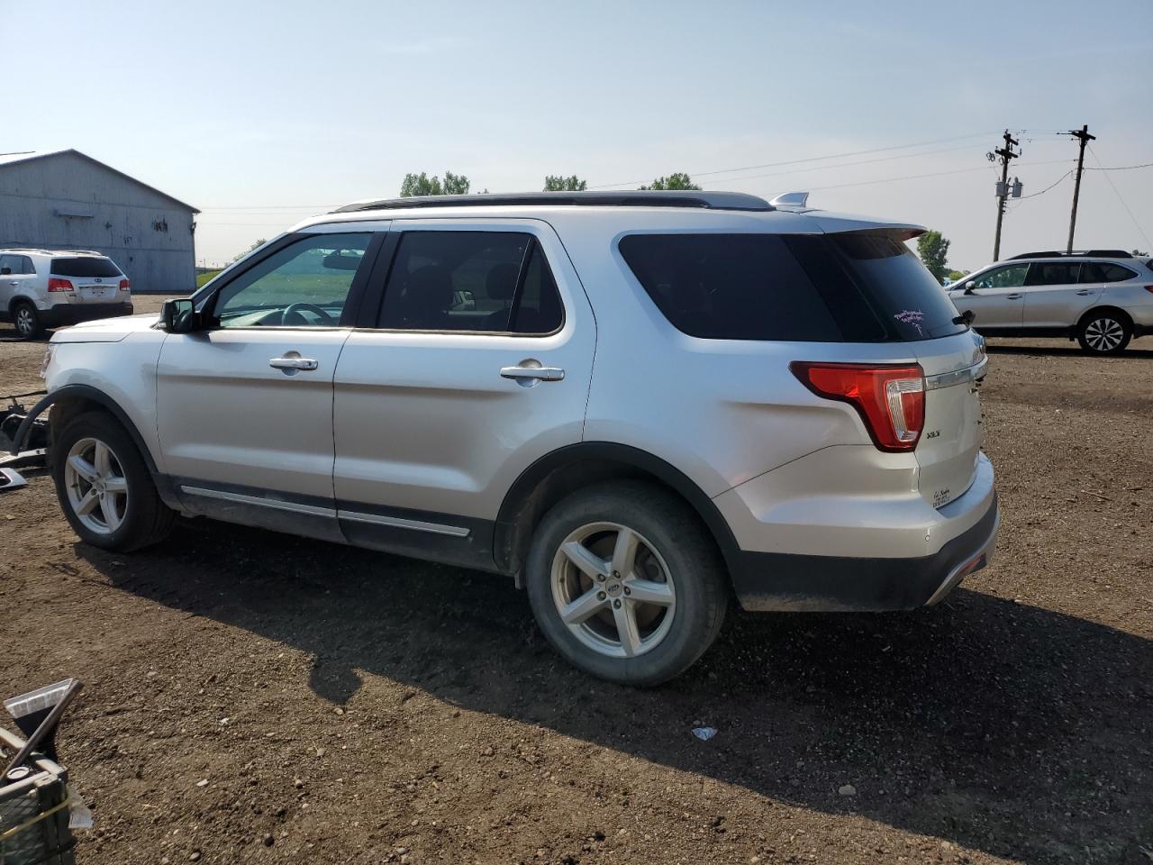 2016 Ford Explorer Xlt - Фото 2