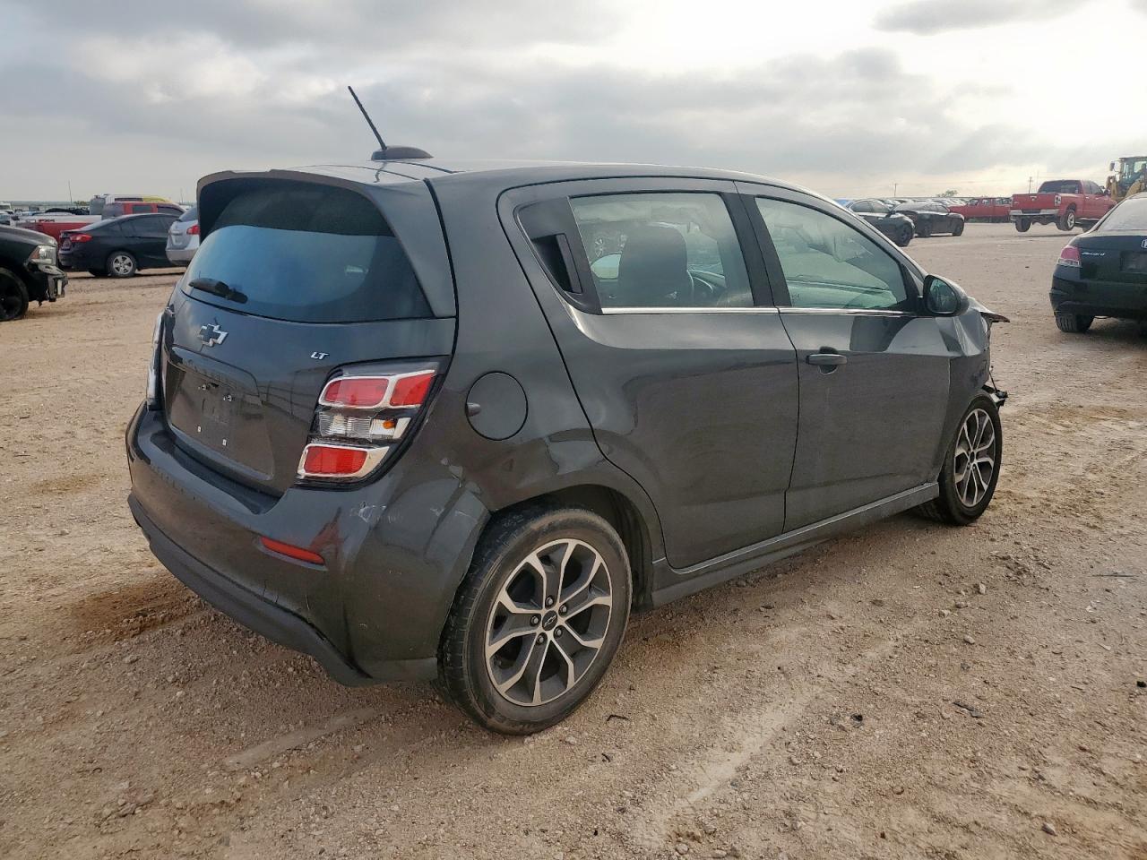 2018 Chevrolet Sonic Lt - Фото 3