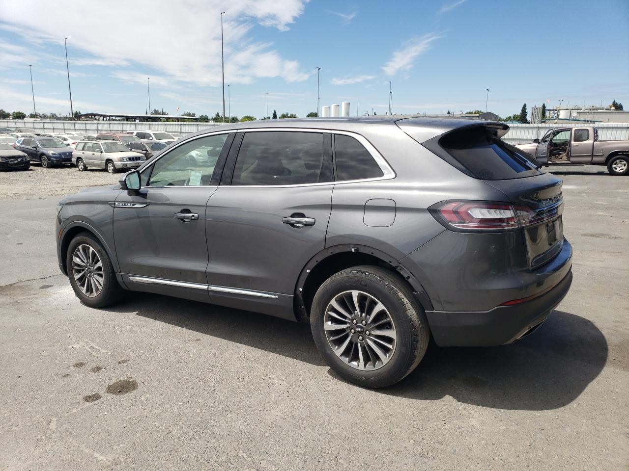 2022 Lincoln Nautilus - Image 2