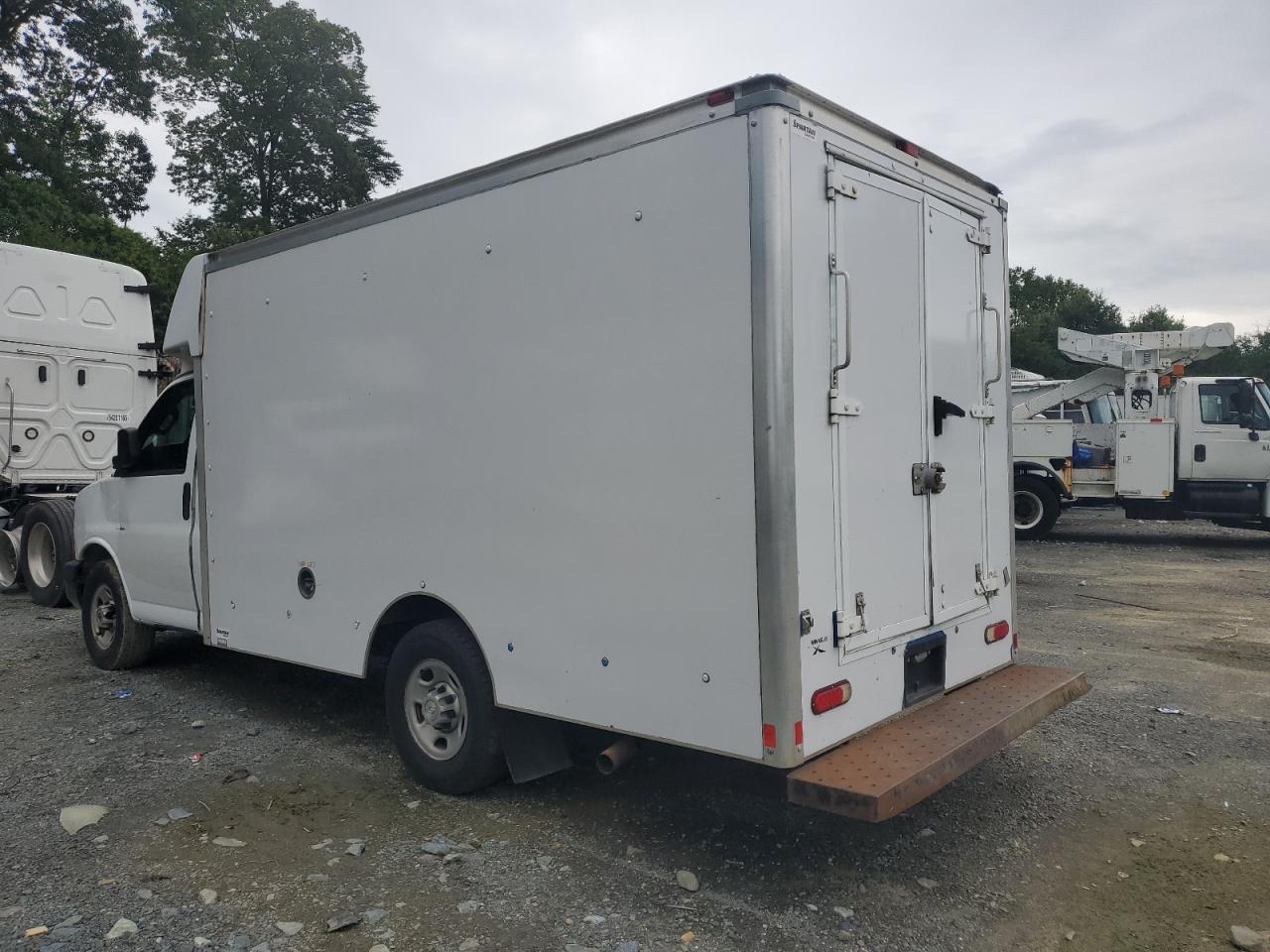 2016 Chevrolet Express G3500 - Фото 2