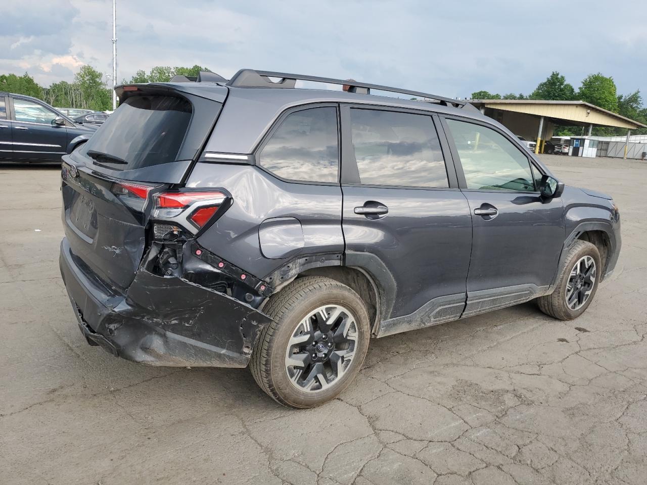 2025 Subaru Forester Premium - Фото 3