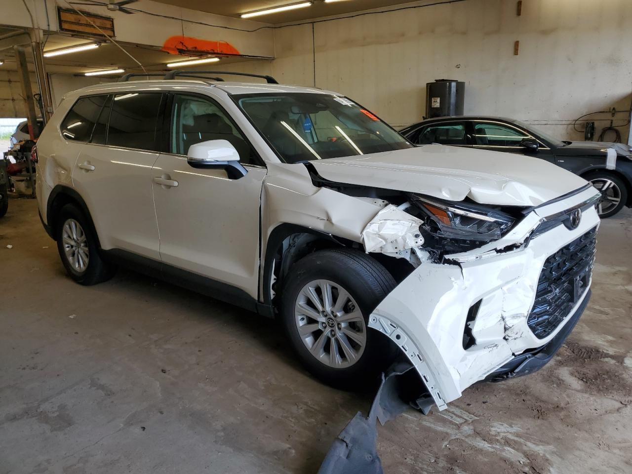 2024 Toyota Grand Highlander Xle - Image 4