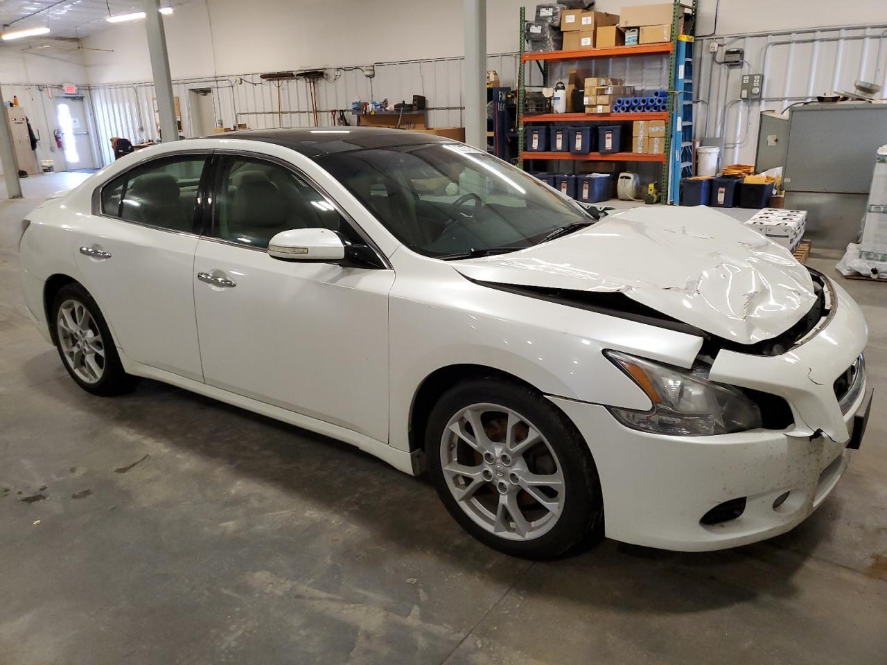 2014 Nissan Maxima S - Image 4