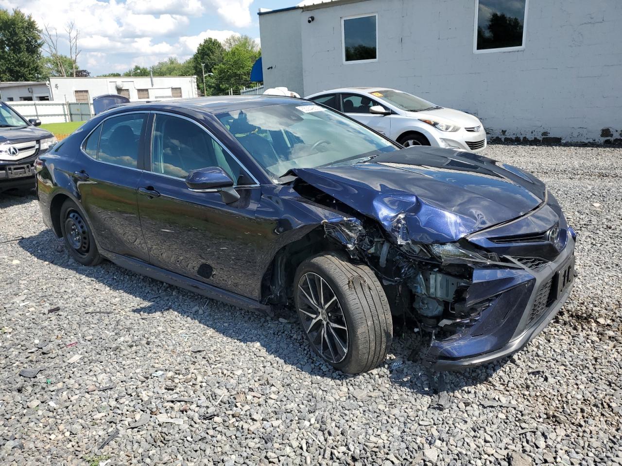 2022 Toyota Camry Se - Image 4