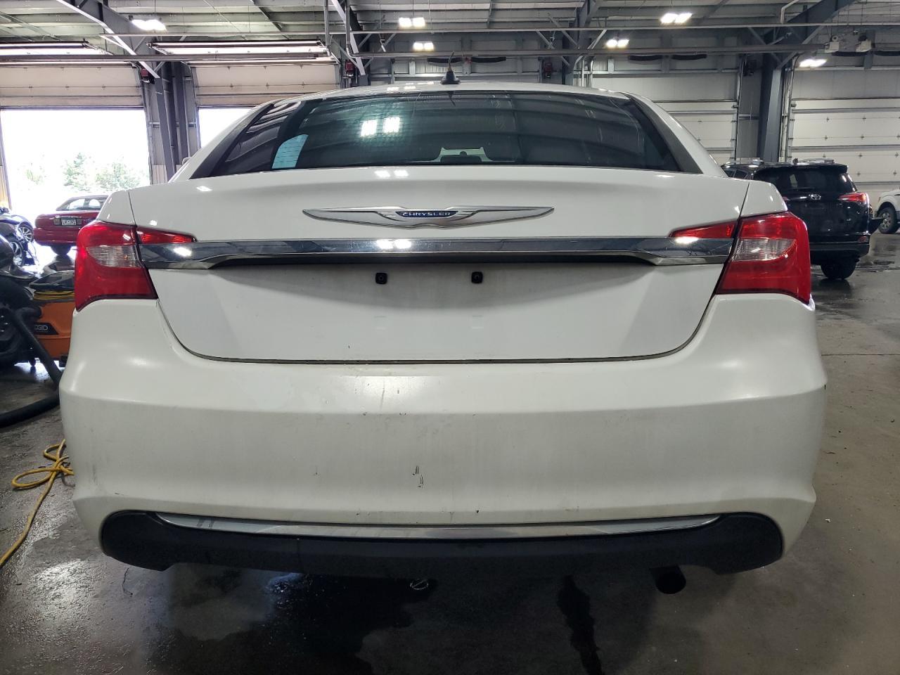 2014 Chrysler 200 Lx - Фото 6