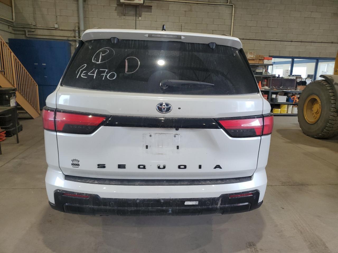 2023 Toyota Sequoia Sr5 - Фото 6