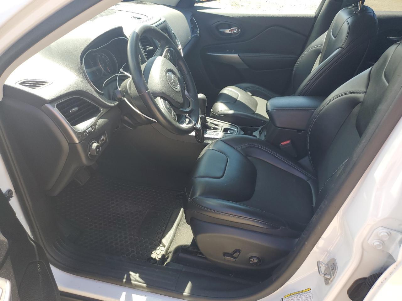 2019 Jeep Cherokee Latitude Plus - Image 7