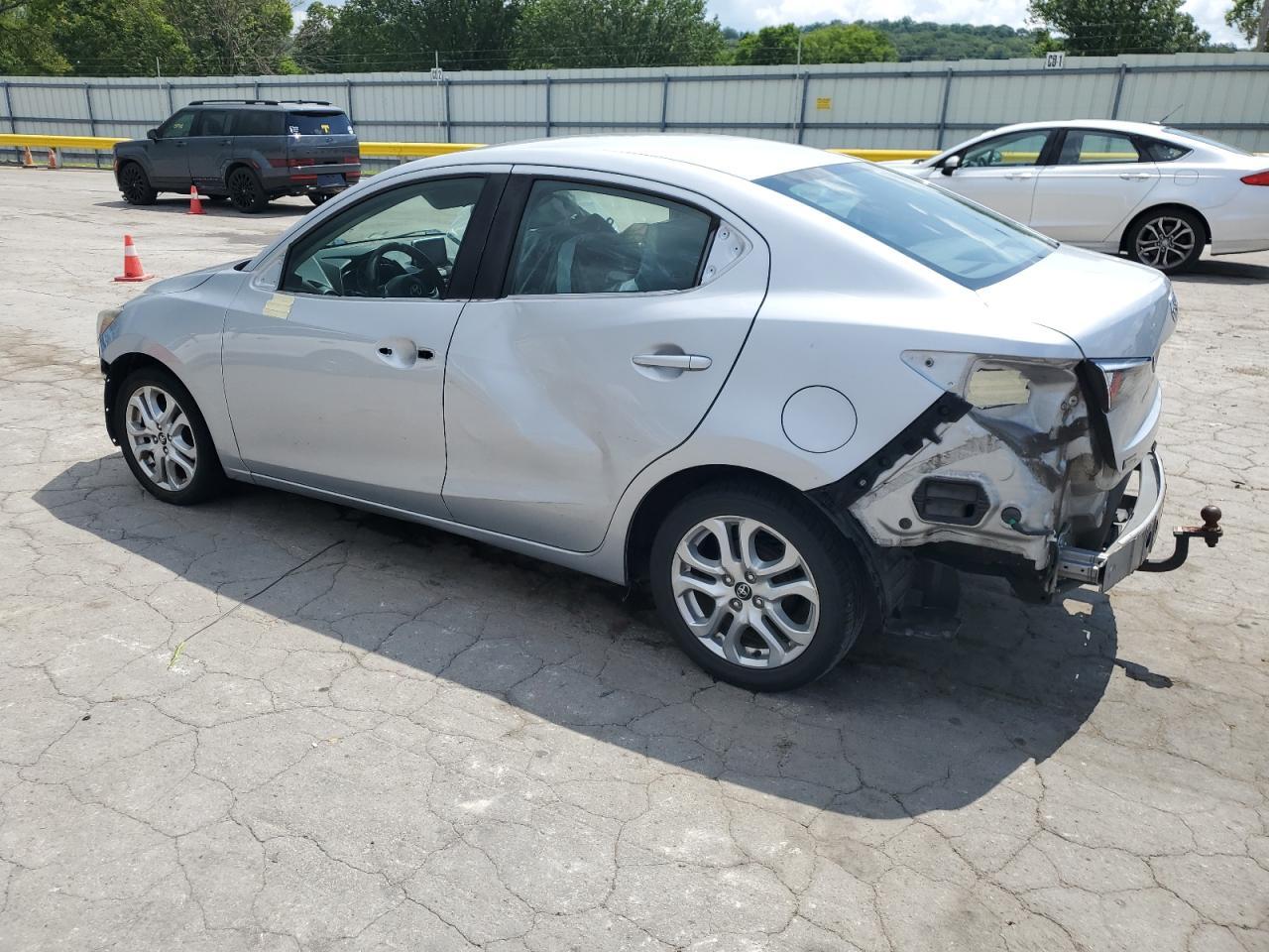 2017 Toyota Yaris Ia - Фото 2