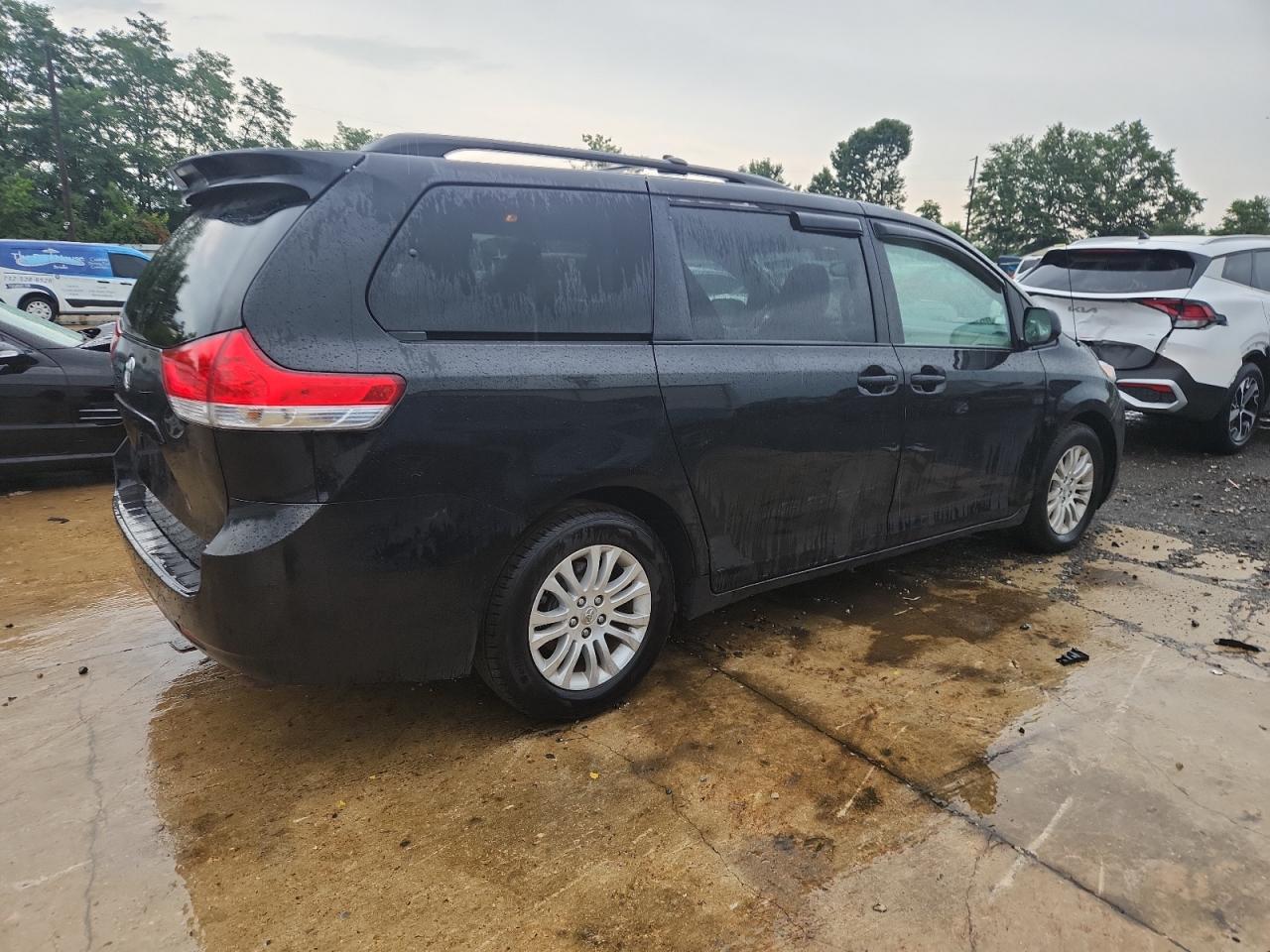 2014 Toyota Sienna Xle - Фото 3