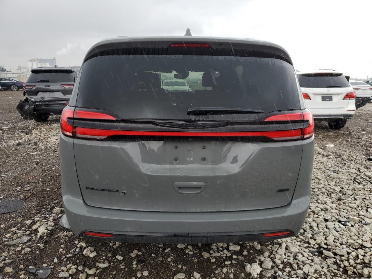 2021 Chrysler Pacifica Touring - Фото 6