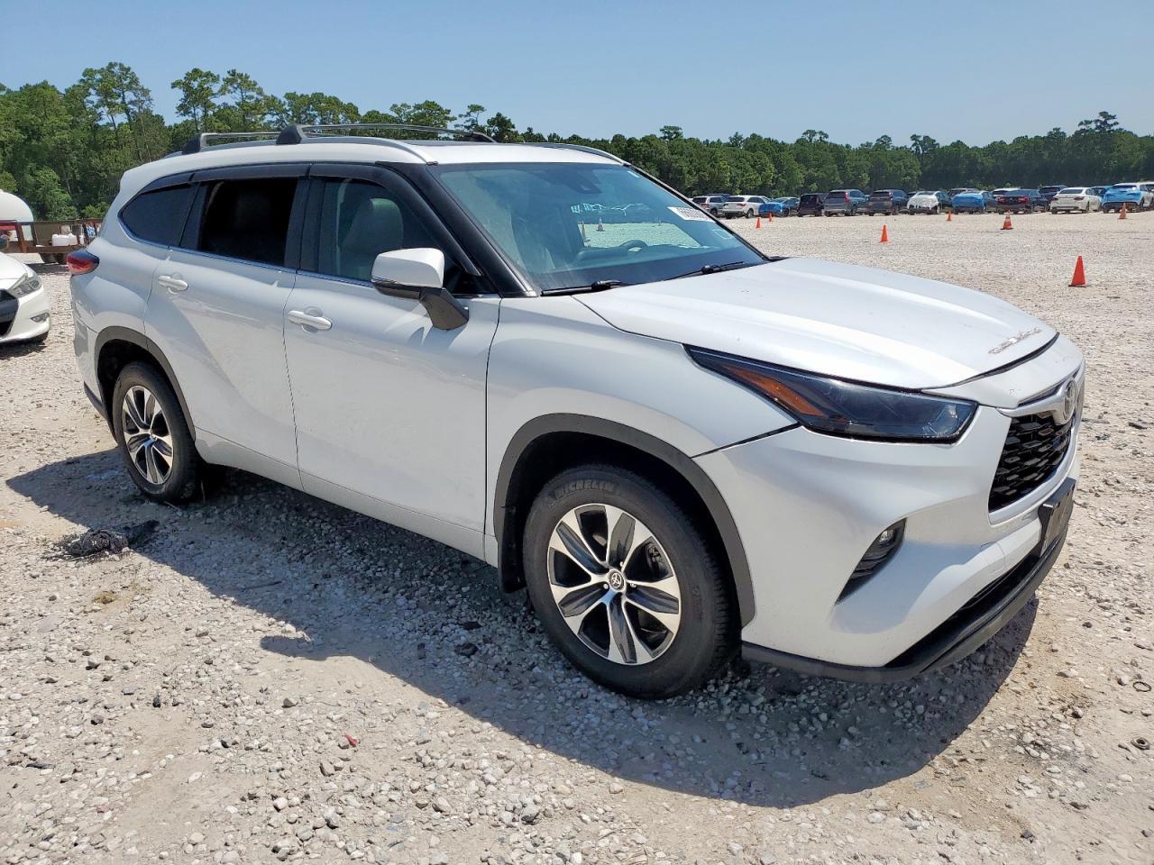 2023 Toyota Highlander L - Image 4