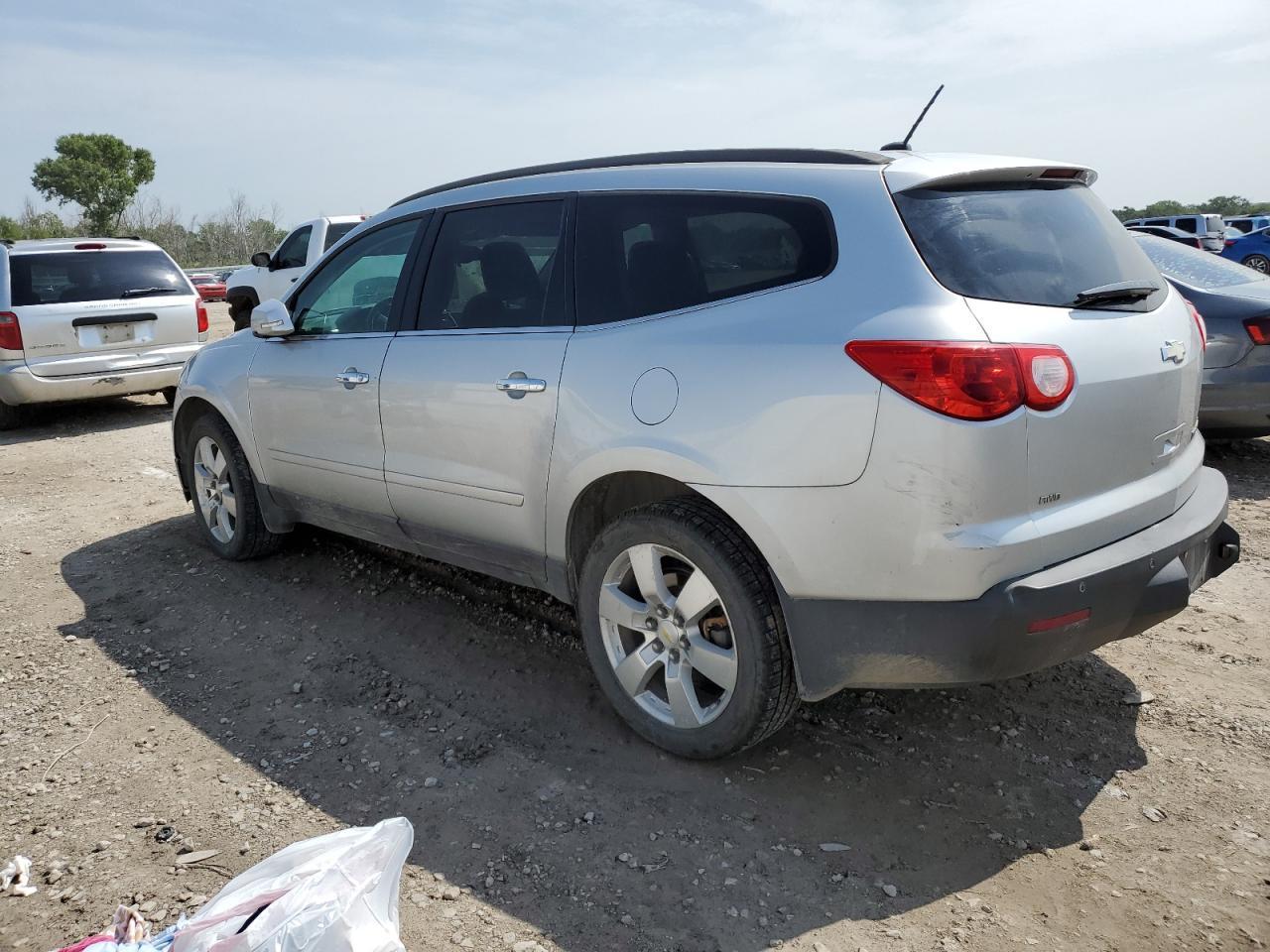 2012 Chevrolet Traverse Lt - Image 2