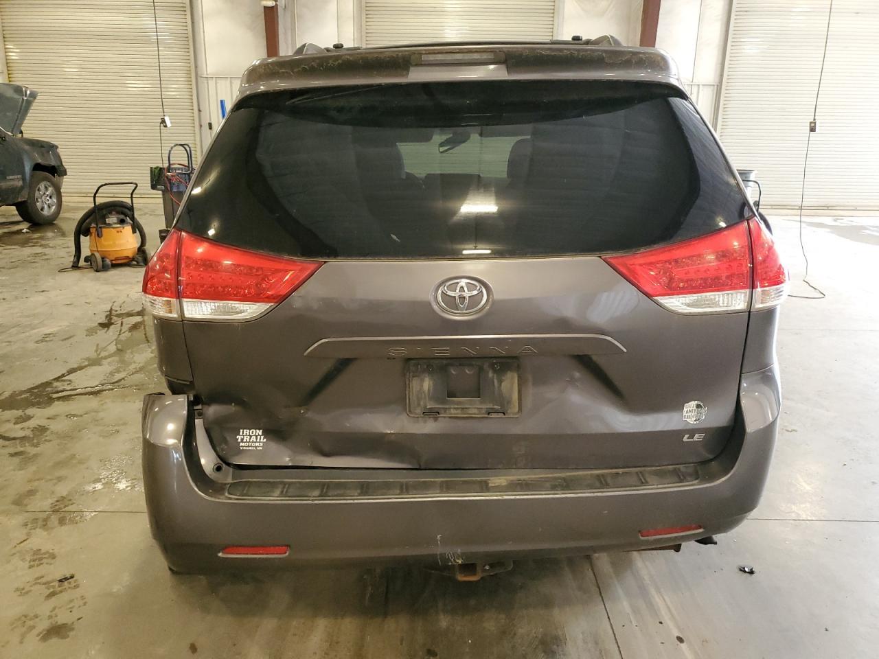 2012 Toyota Sienna Le - Фото 6