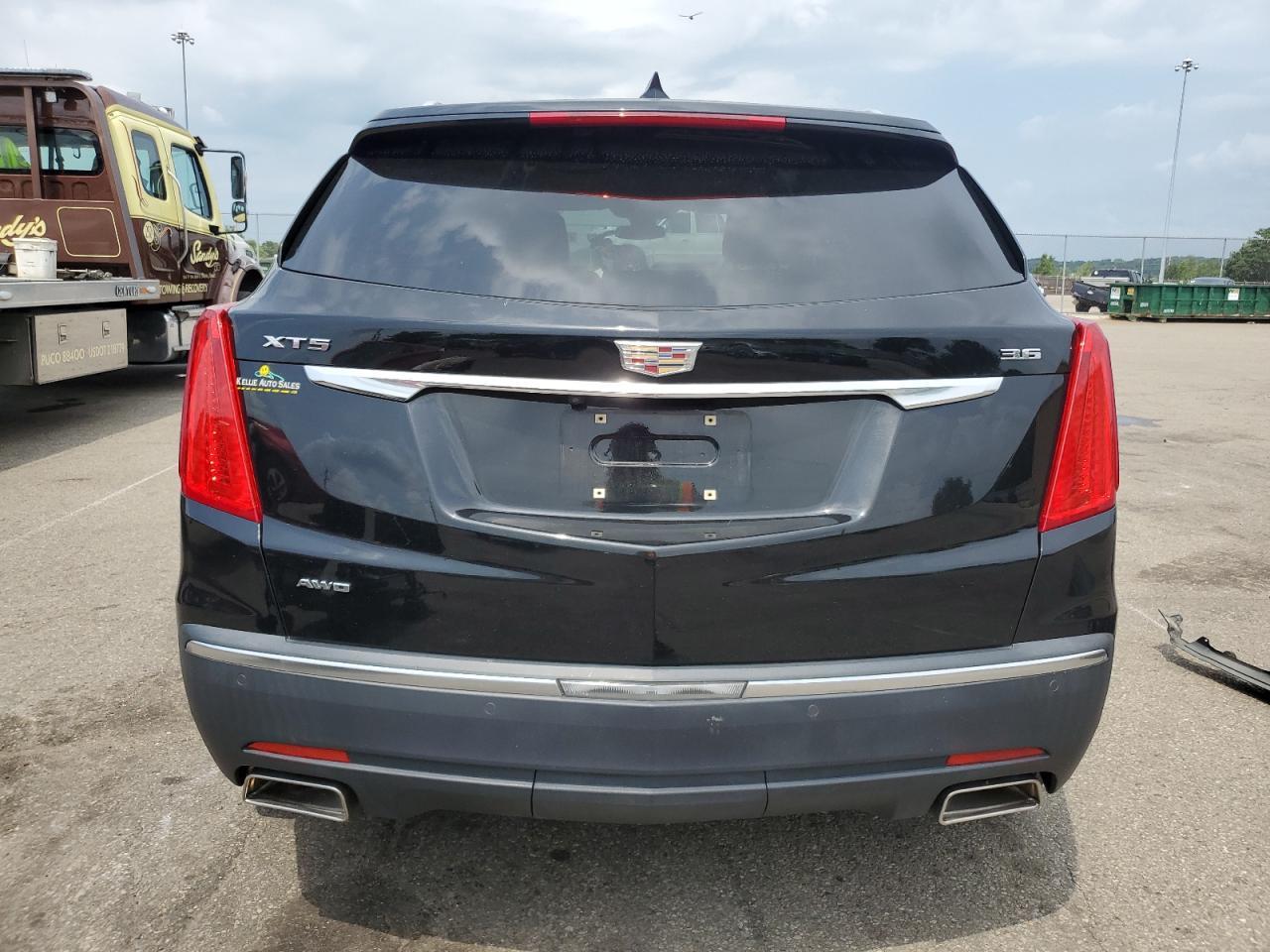 2017 Cadillac Xt5 Luxury - Image 6