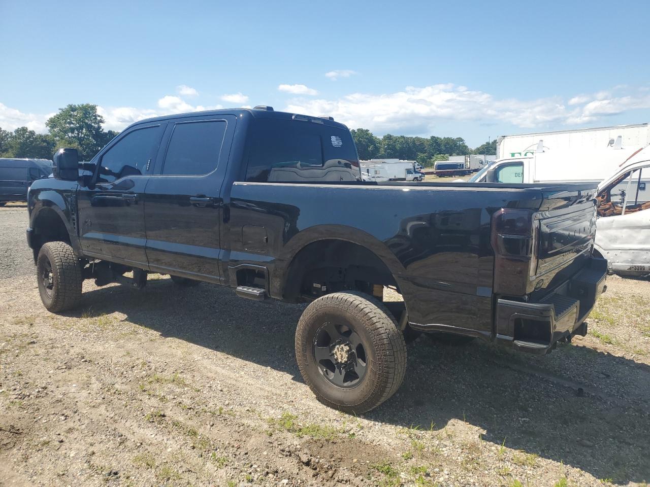 2023 Ford F250 Super Duty - Фото 2