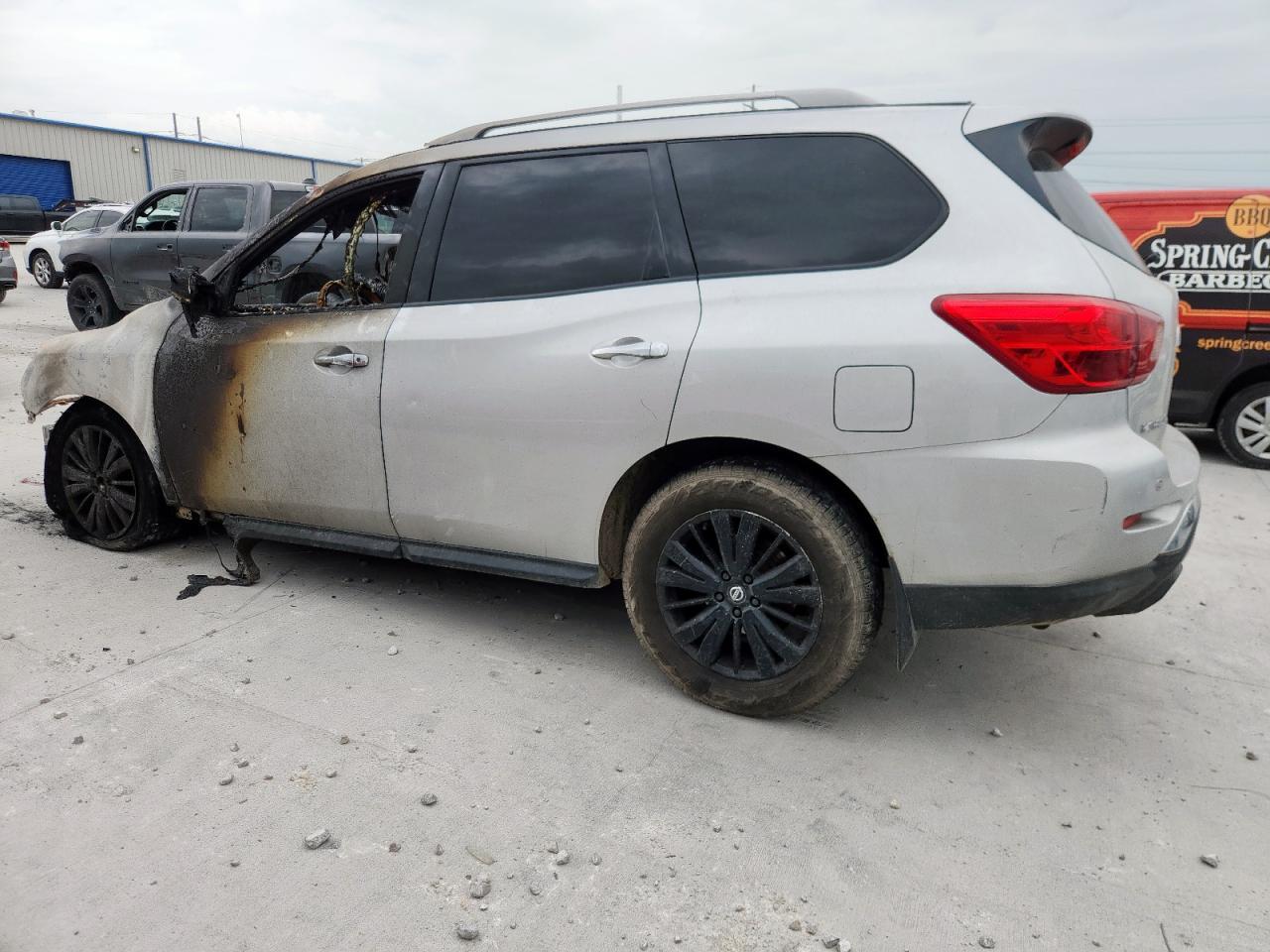 2017 Nissan Pathfinder S - Фото 2