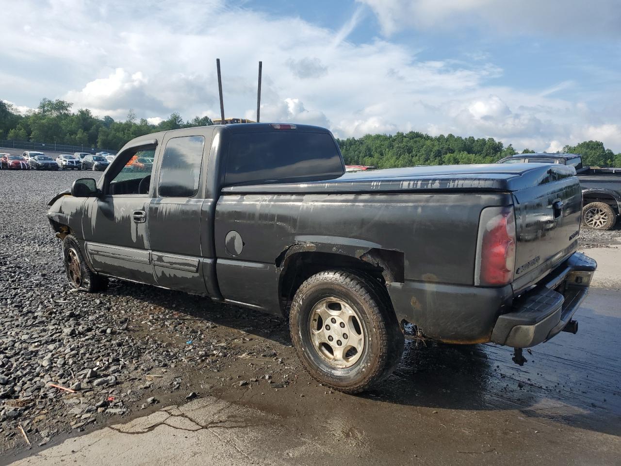 2003 Chevrolet Silverado K1500 - Image 2