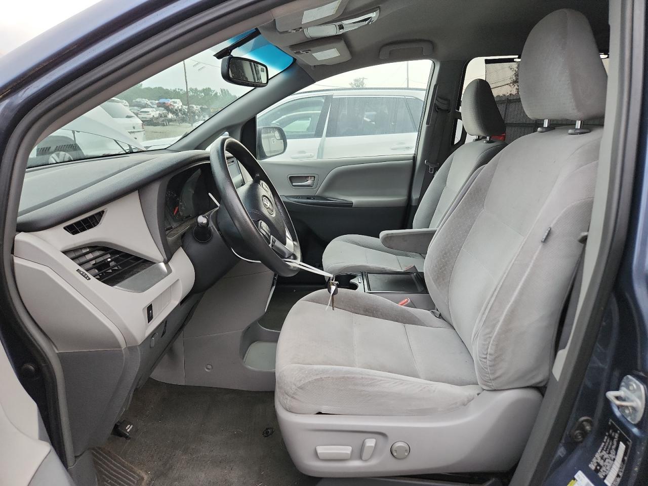 2015 Toyota Sienna Le - Фото 7