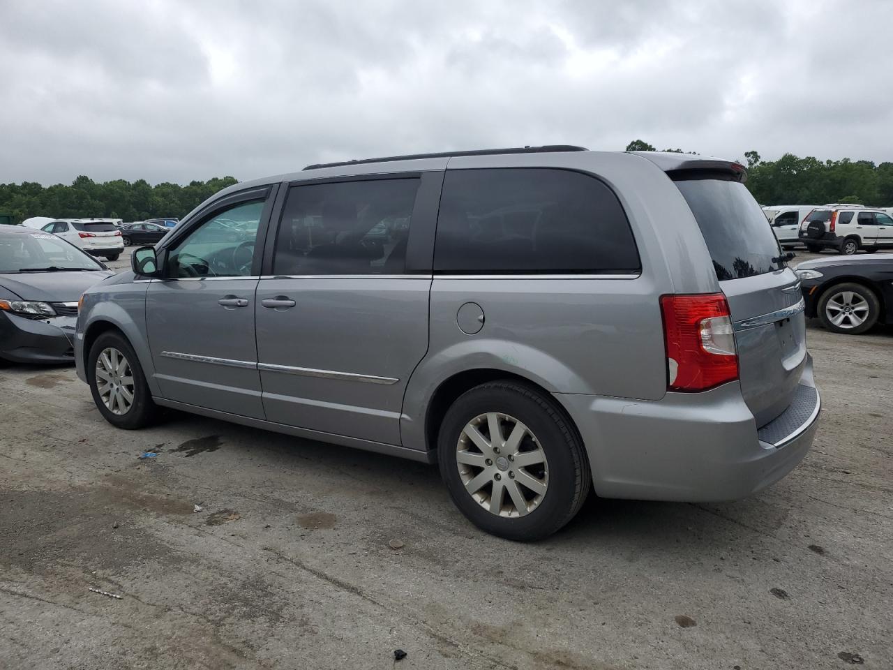 2015 Chrysler Town & Country Touring - Image 2