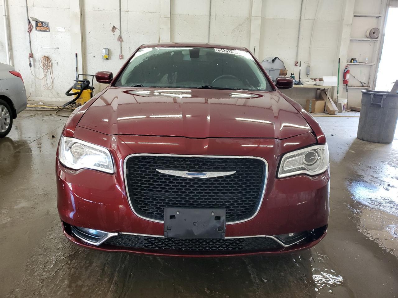2018 Chrysler 300 Touring - Фото 5