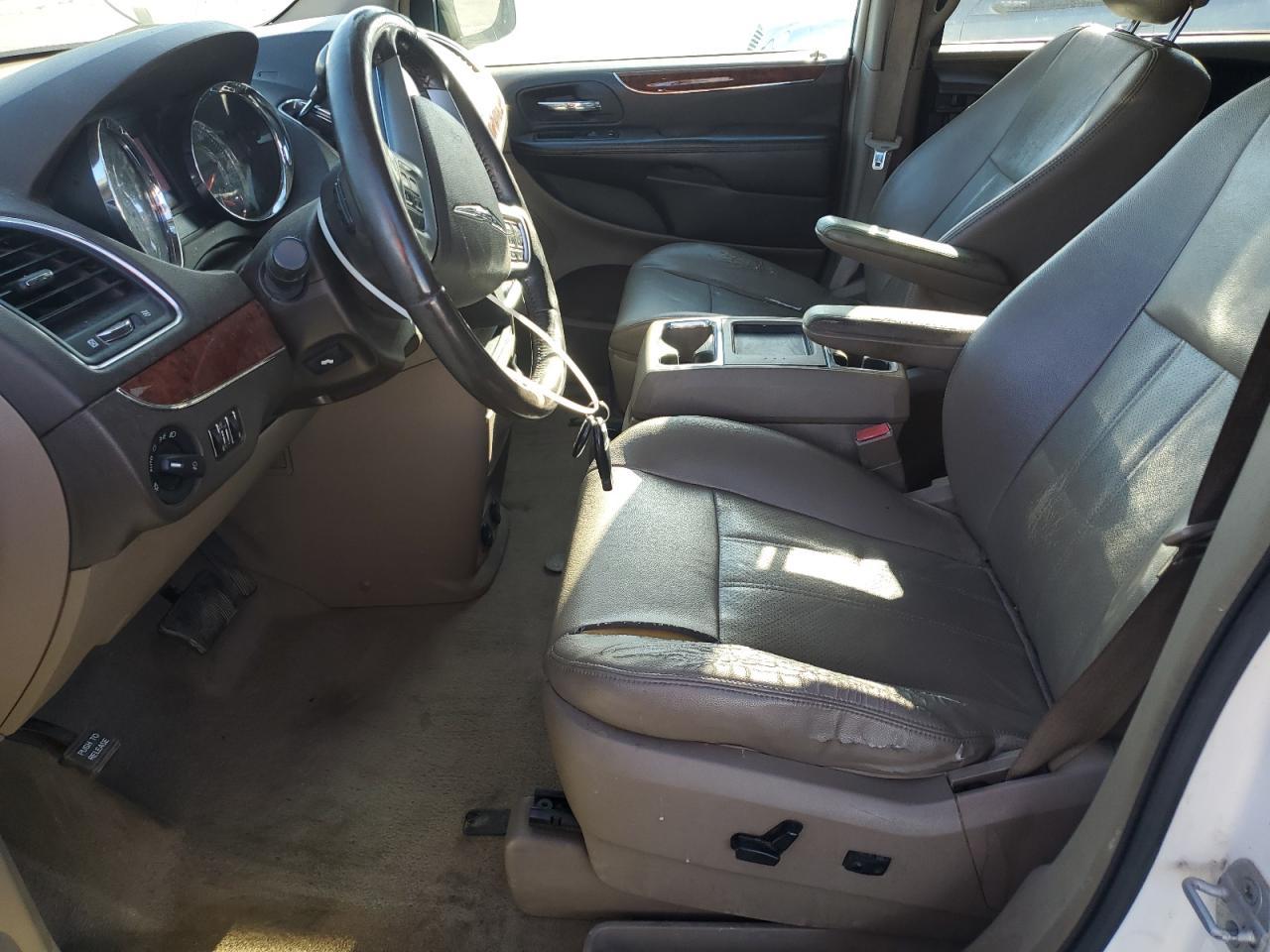 2012 Chrysler Town & Country Touring - Image 7