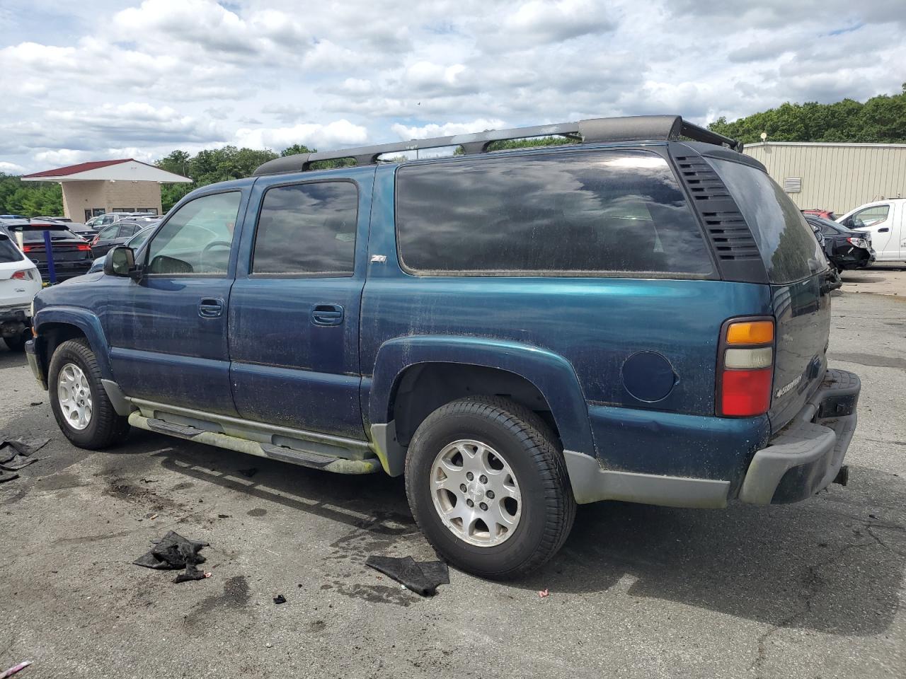 2005 Chevrolet Suburban K1500 - Image 2