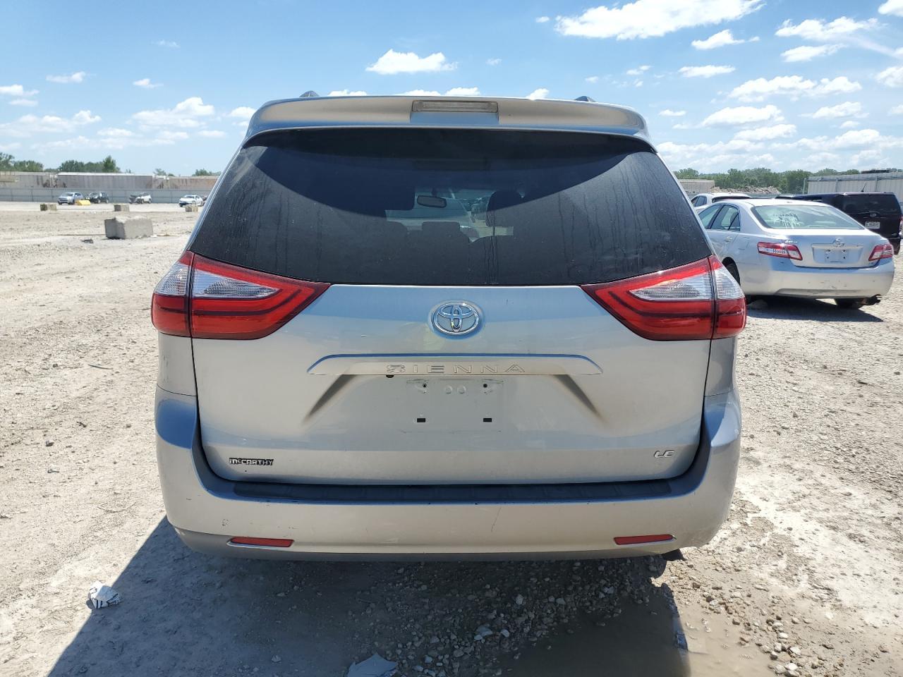 2016 Toyota Sienna Le - Image 6