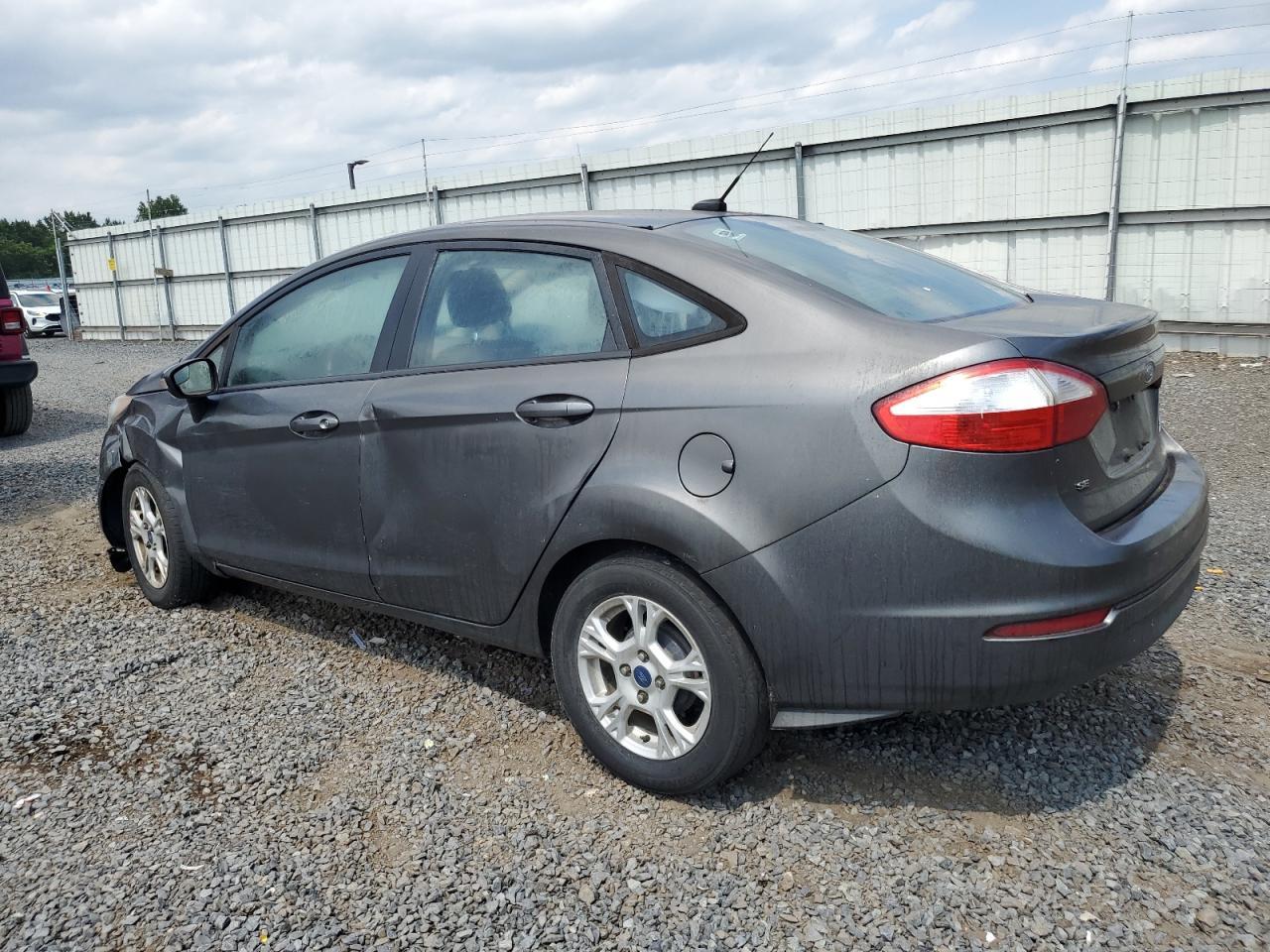 2016 Ford Fiesta Se - Фото 2