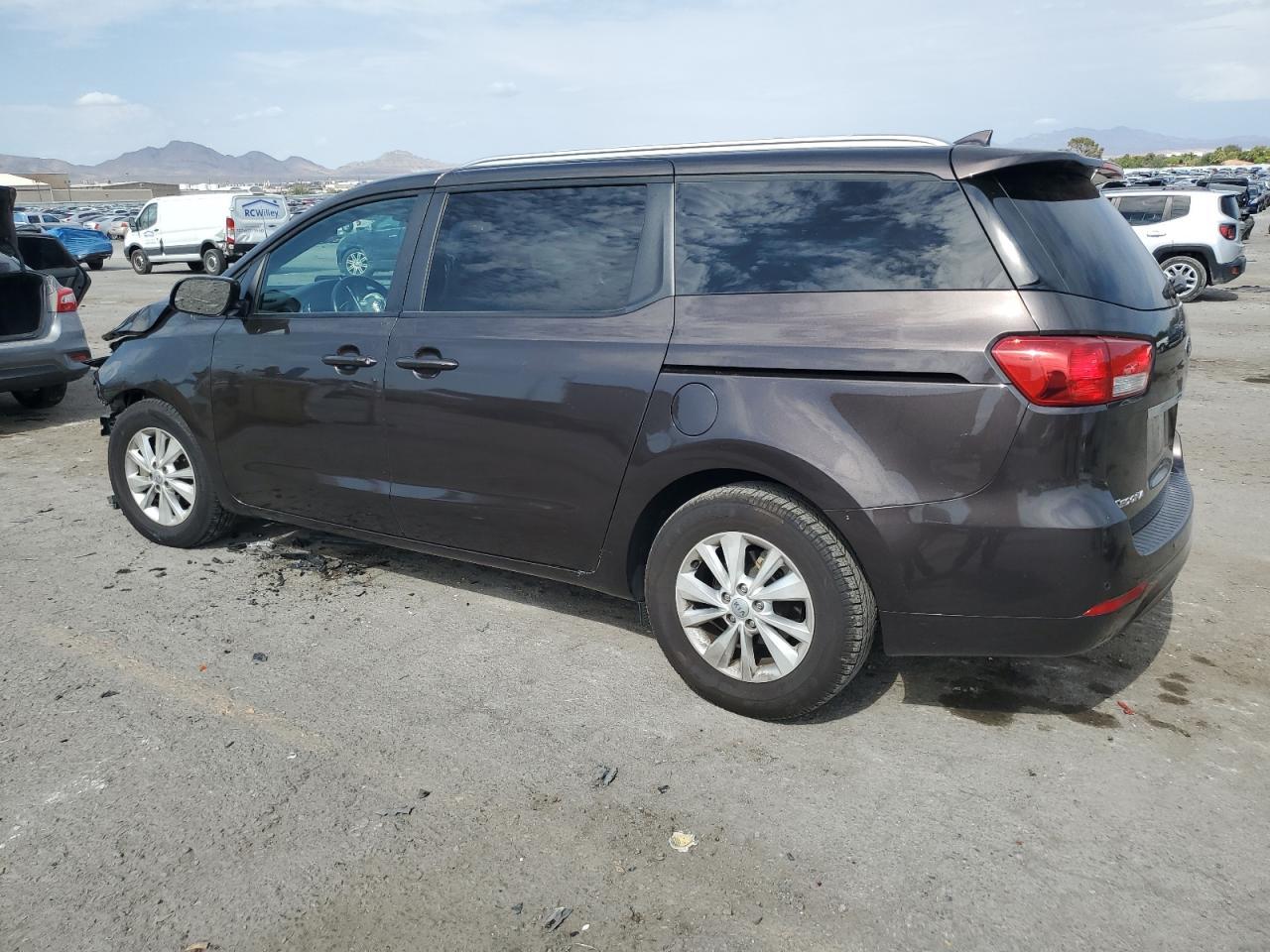 2017 Kia Sedona Lx - Image 2