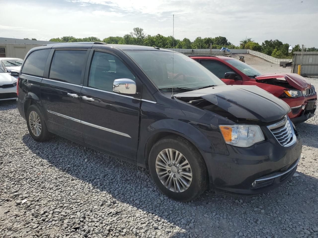 2011 Chrysler Town & Country Limited Limited - Image 4