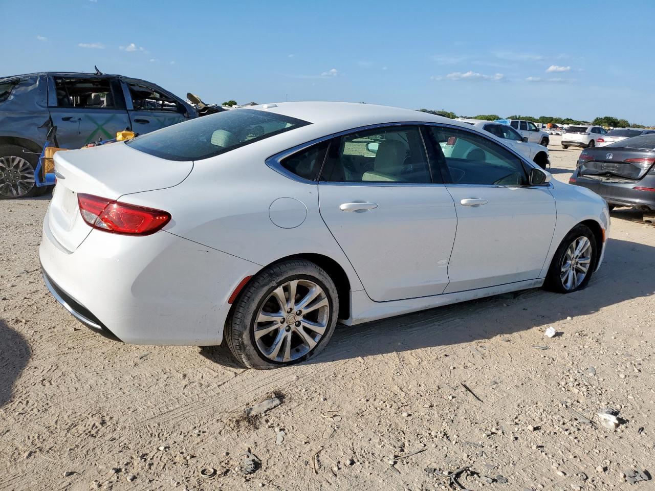 2015 Chrysler 200 Limited - Фото 3