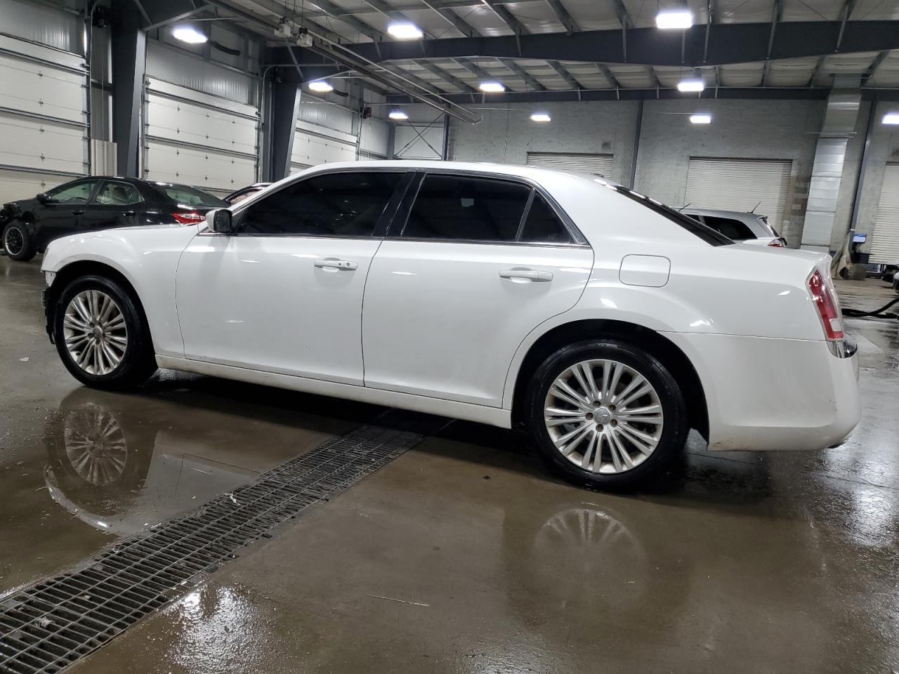 2014 Chrysler 300 - Фото 2