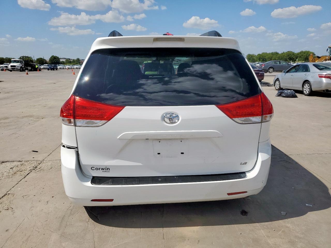 2014 Toyota Sienna Le - Фото 6