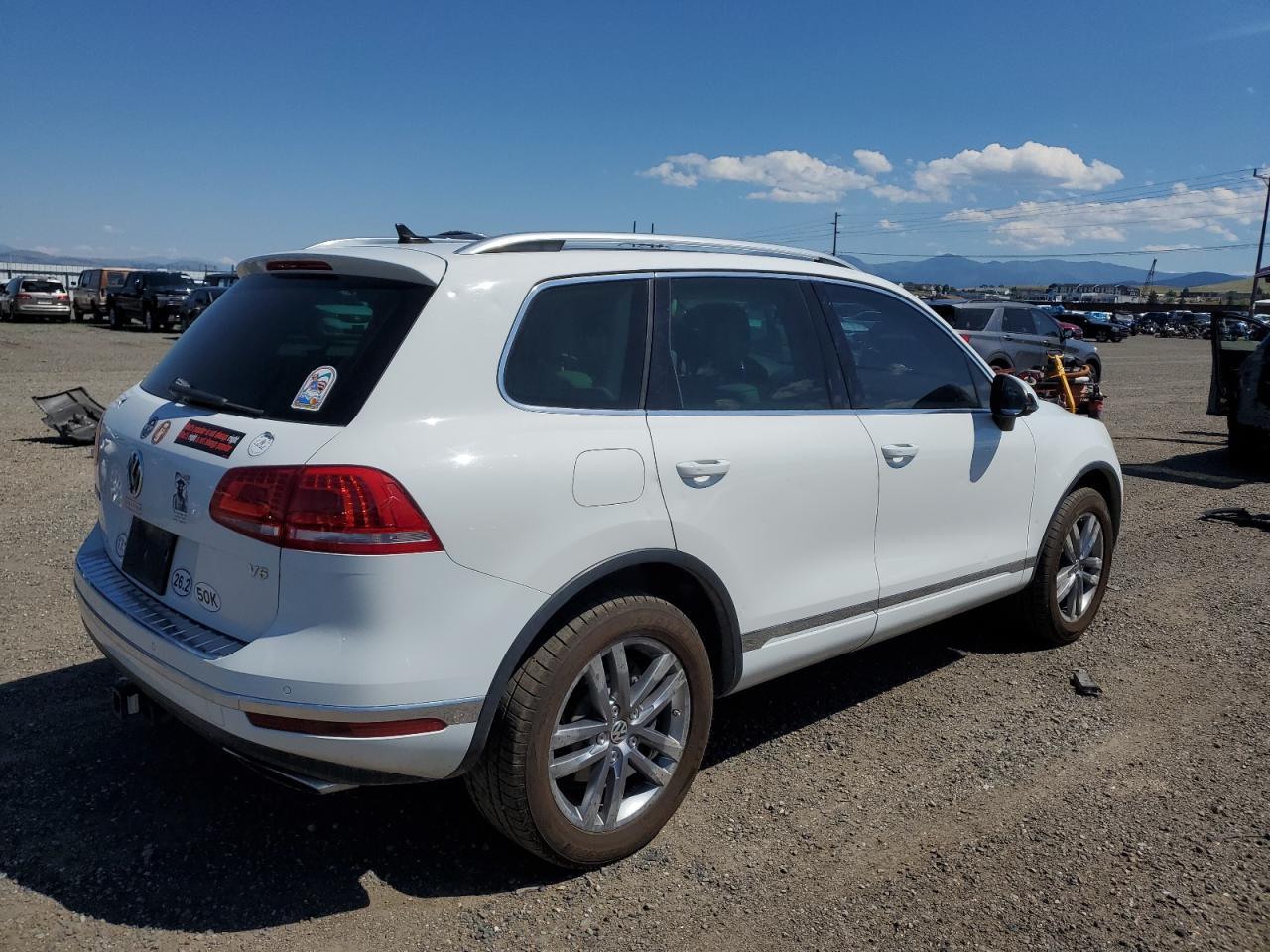 2016 Volkswagen Touareg Sport - Image 3