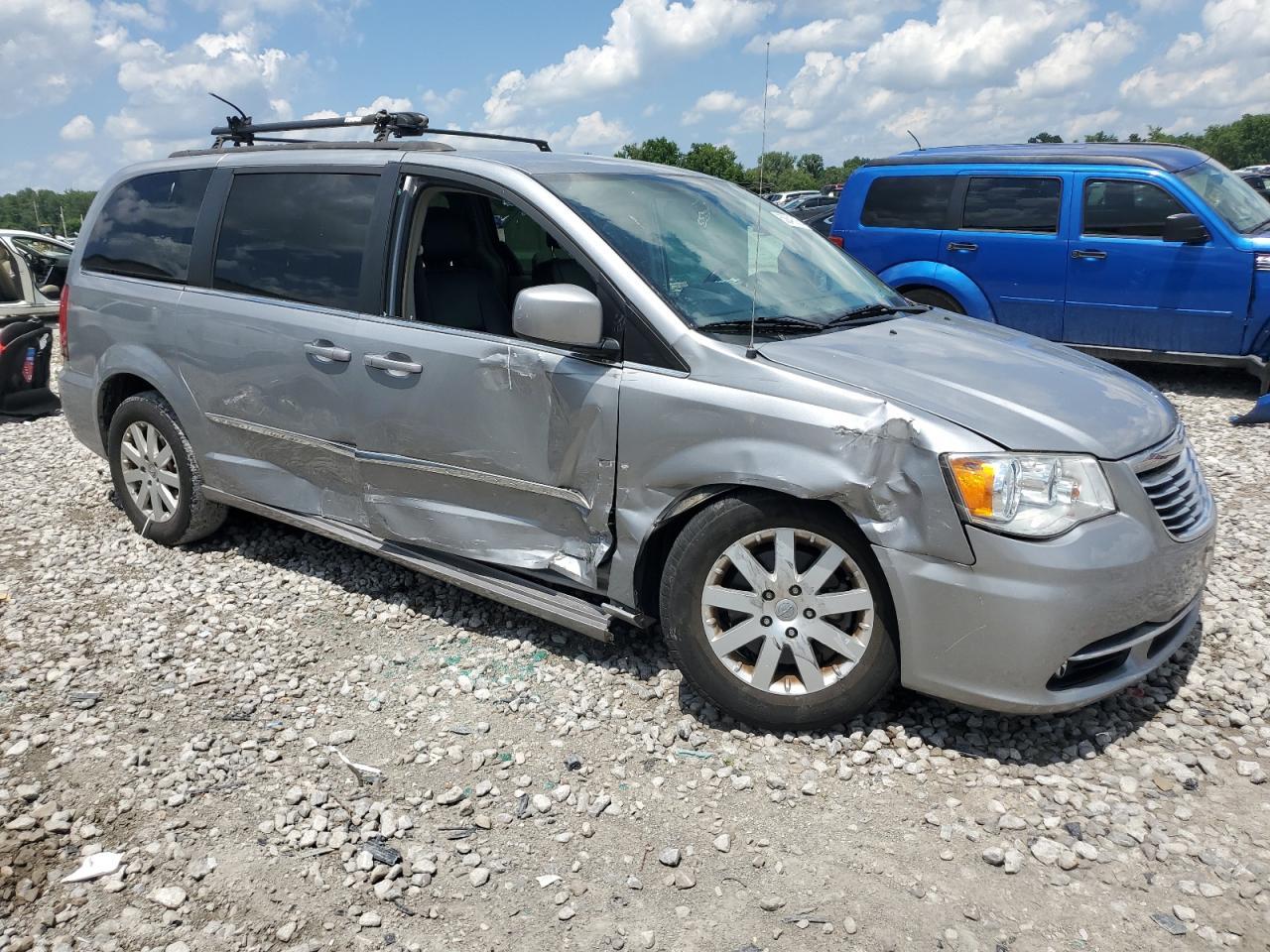 2015 Chrysler Town & Country Touring - Image 4