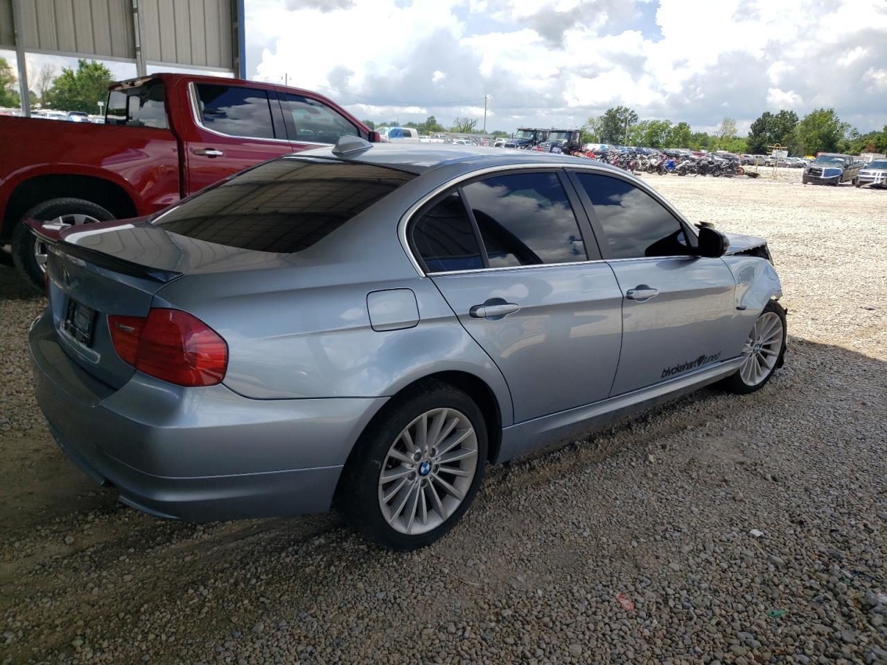 2010 BMW 335 Xi - Image 3