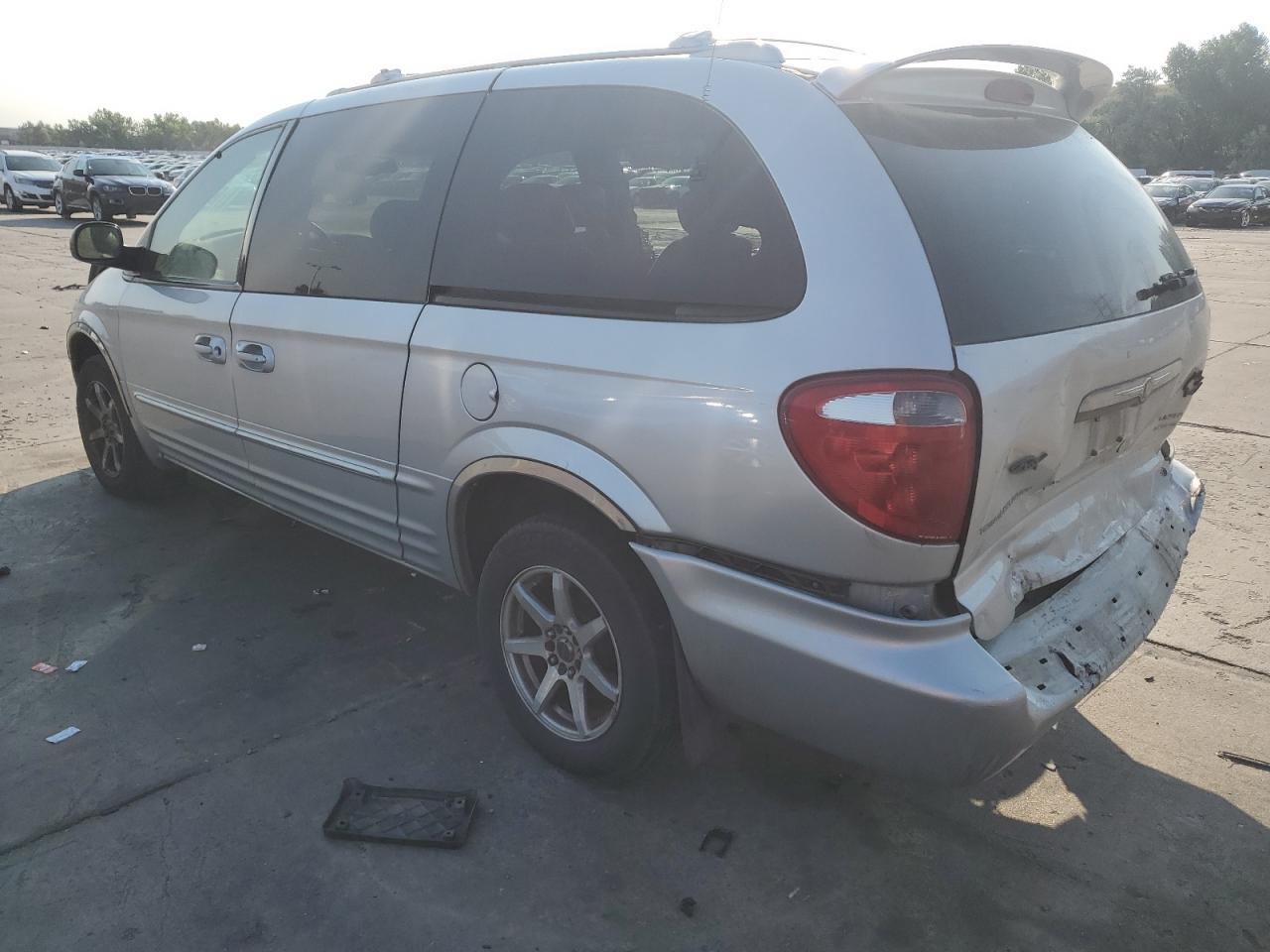 2003 Chrysler Town & Country Limited - Фото 2