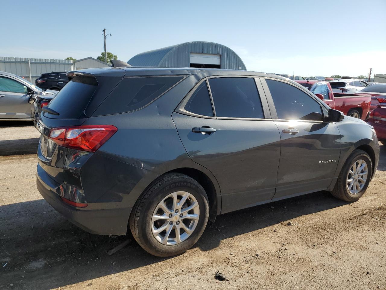 2020 Chevrolet Equinox Ls - Image 3