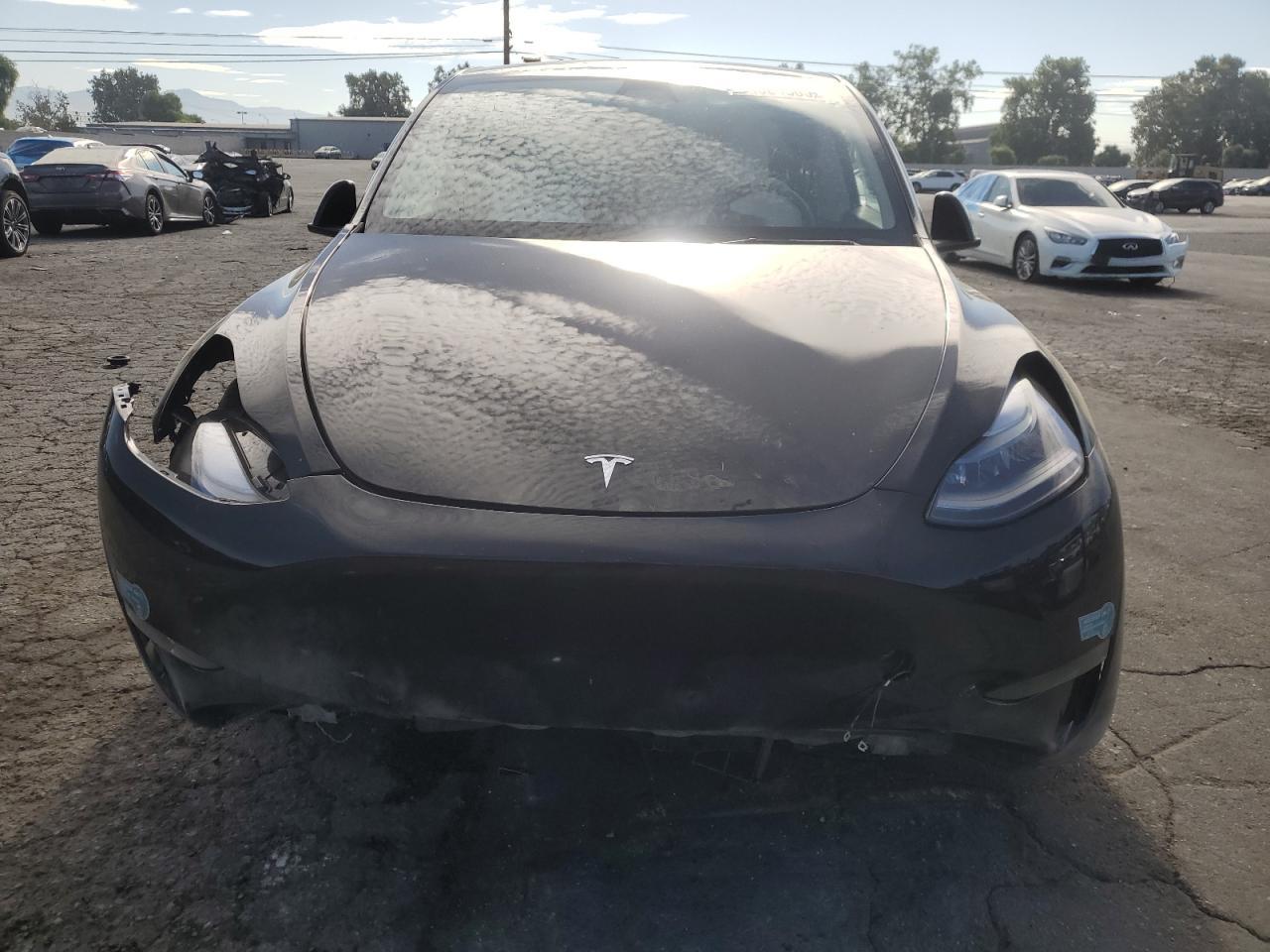 2025 Tesla Model Y - Фото 5