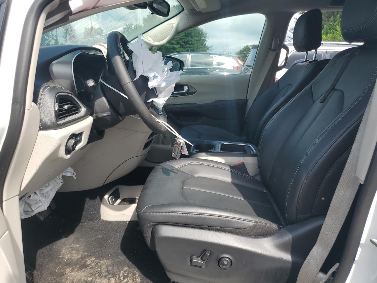 2024 Chrysler Pacifica Hybrid Select - Image 7