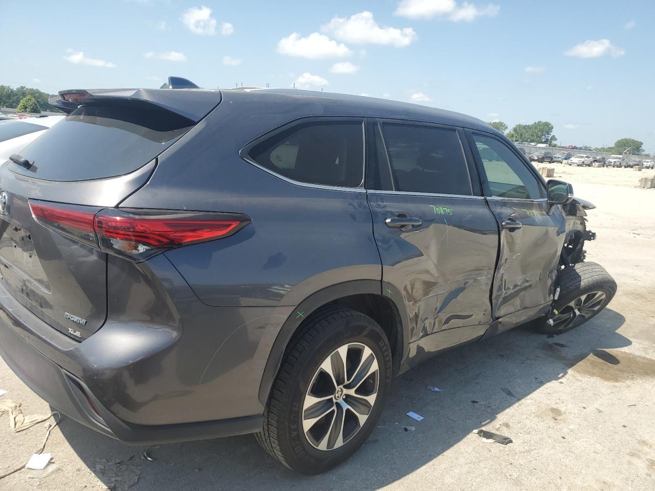 2022 Toyota Highlander Xle - Image 3