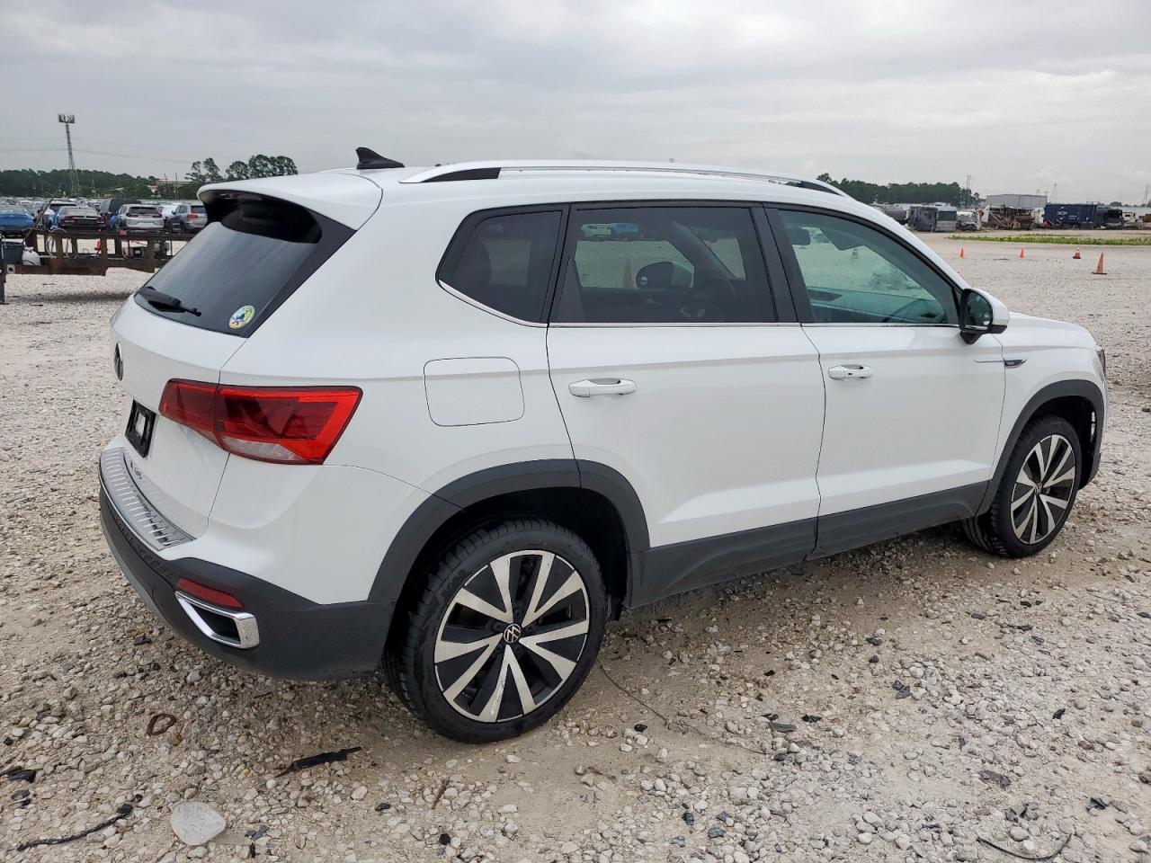 2022 Volkswagen Taos Se - Фото 3