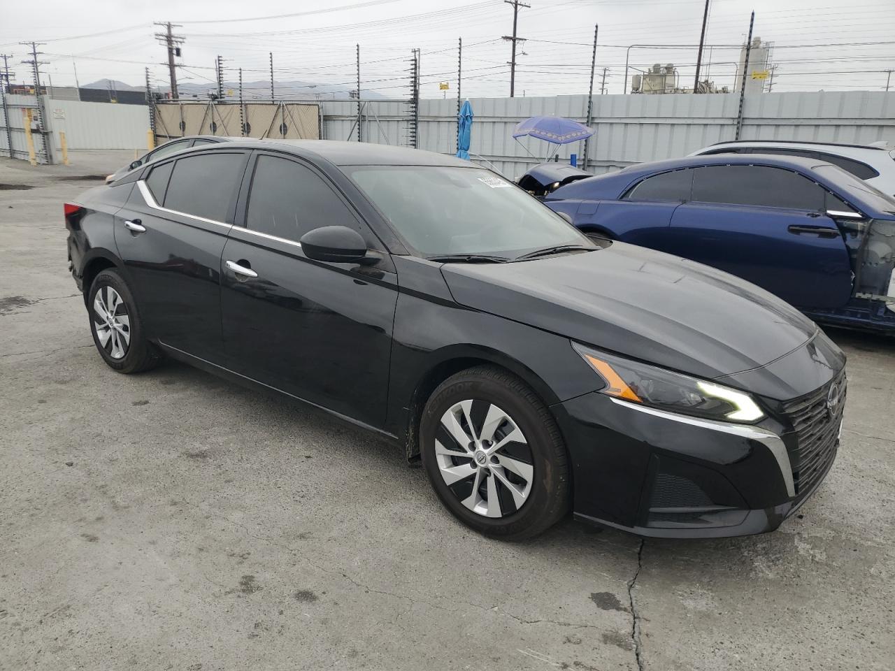 2025 Nissan Altima S - Фото 4