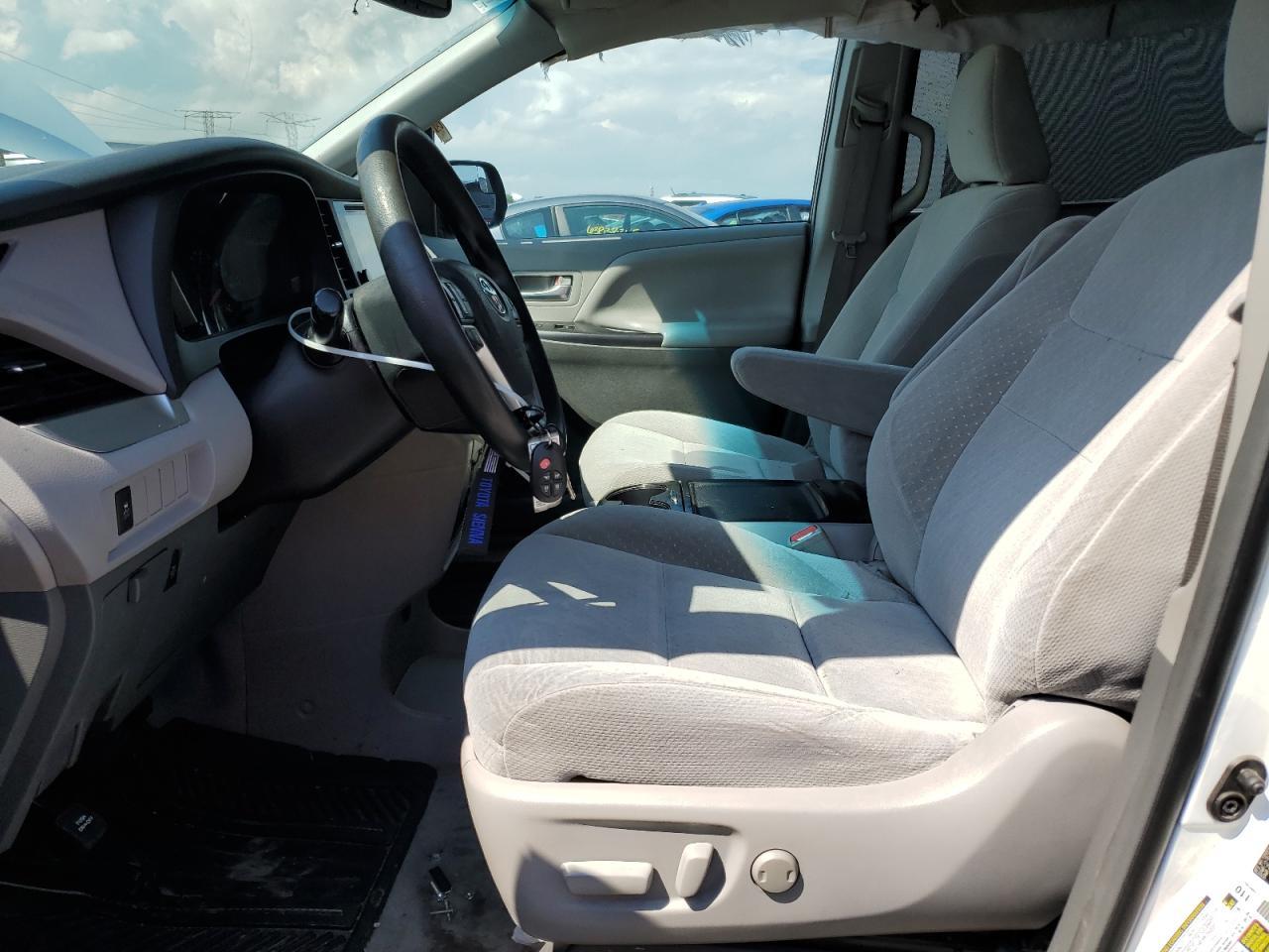 2017 Toyota Sienna Le - Фото 7