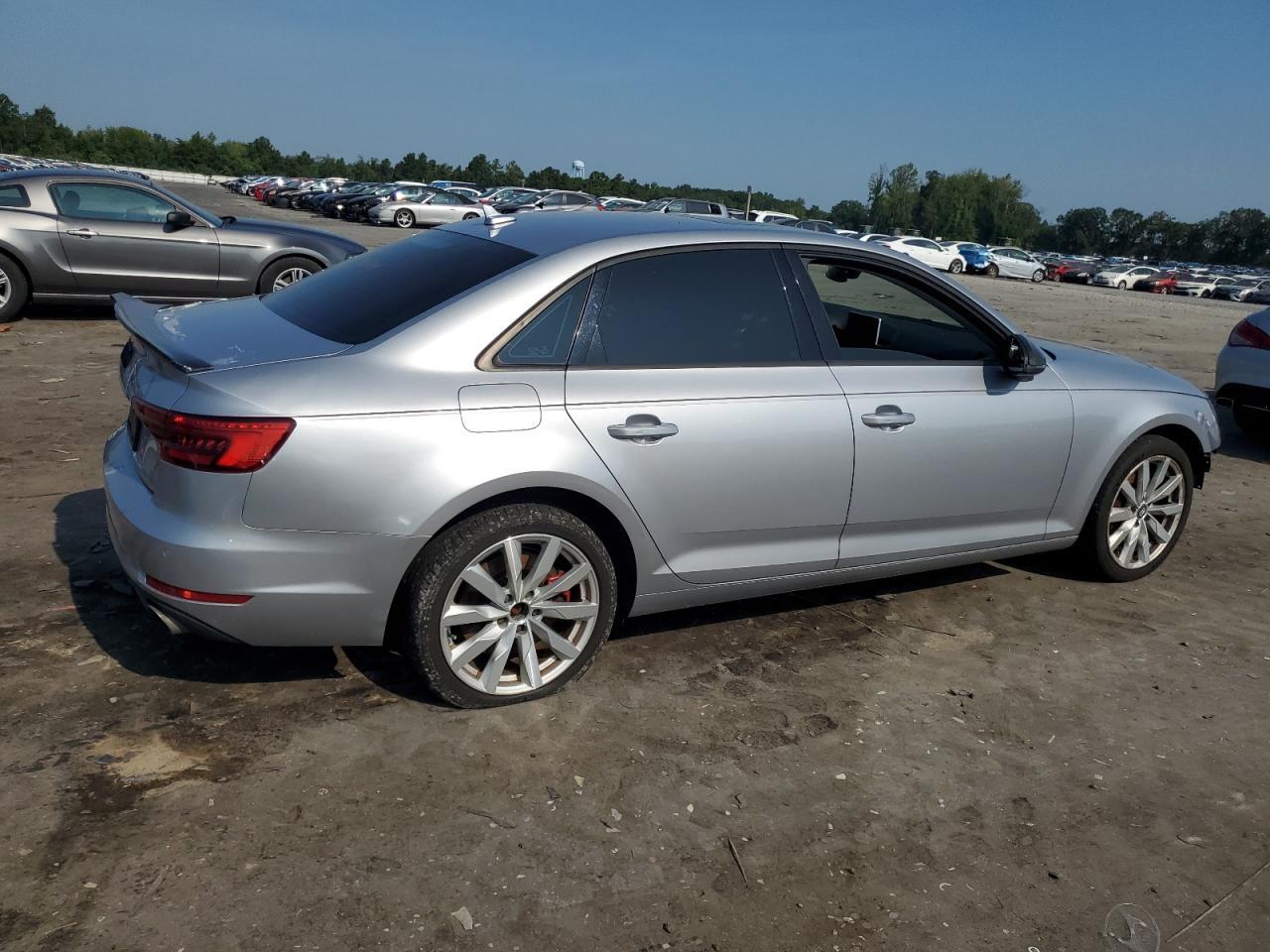 2017 Audi A4 Premium - Фото 3