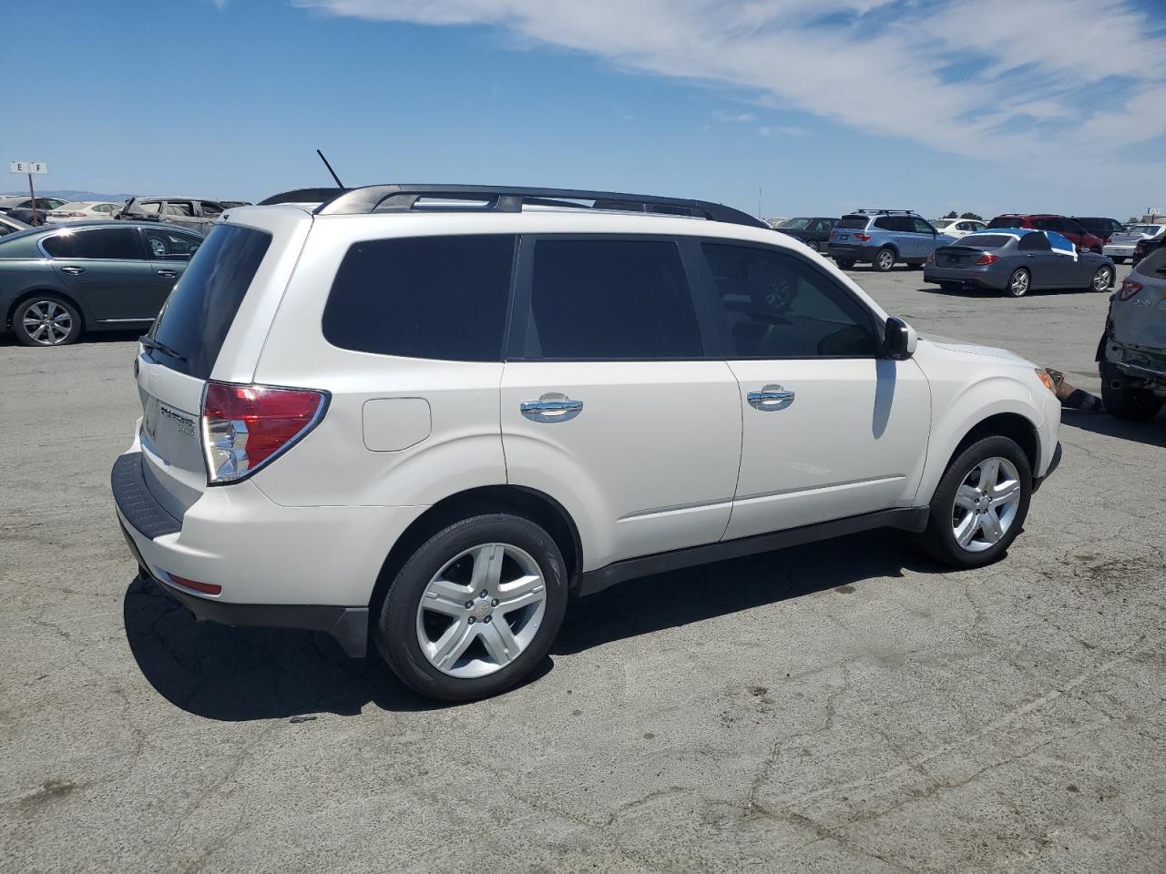2010 Subaru Forester 2.5X Limited - Фото 3